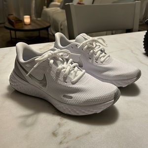 Nike Revolution All White 7